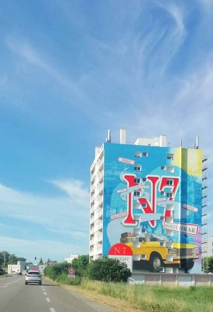 Legendary N7 mural on the route to Azure Horizon