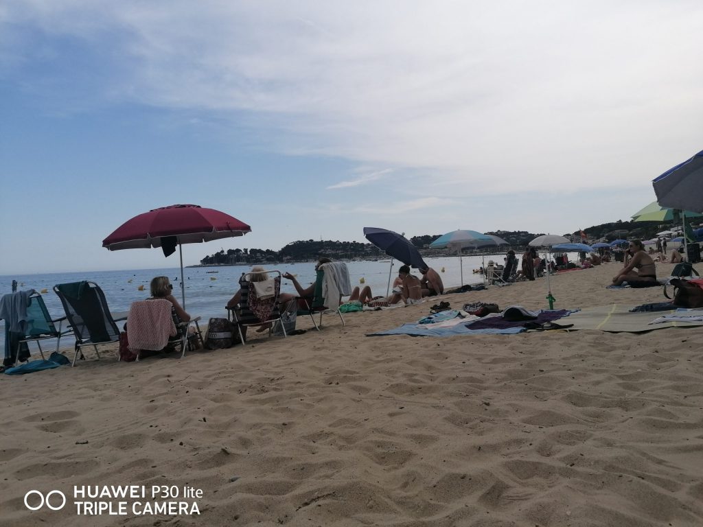 Scenic beach at Cavalaire-sur-Mer under Azure Equilibrium